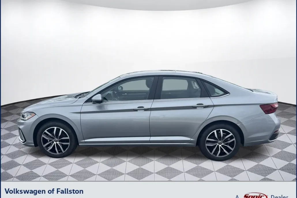 2025 Volkswagen Jetta SE photo 1