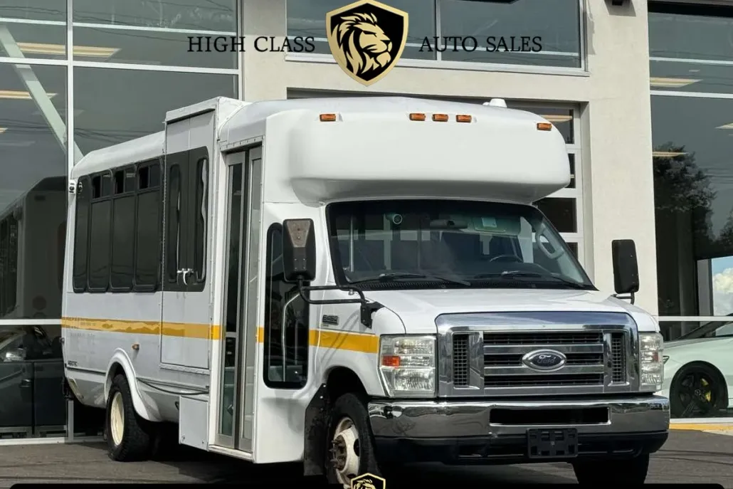 2011 Ford E-450 photo 1