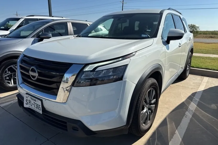 2023 Nissan Pathfinder SV photo 1