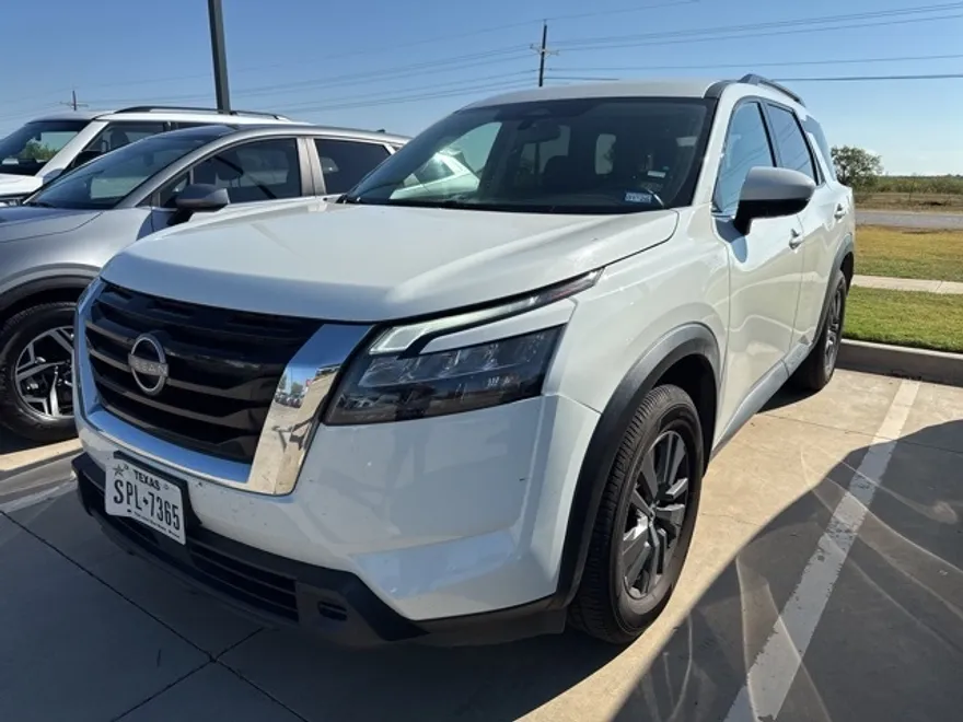 2023 Nissan Pathfinder SV photo 1