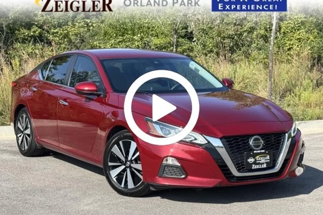 2022 Nissan Altima 2.5 SV photo 1
