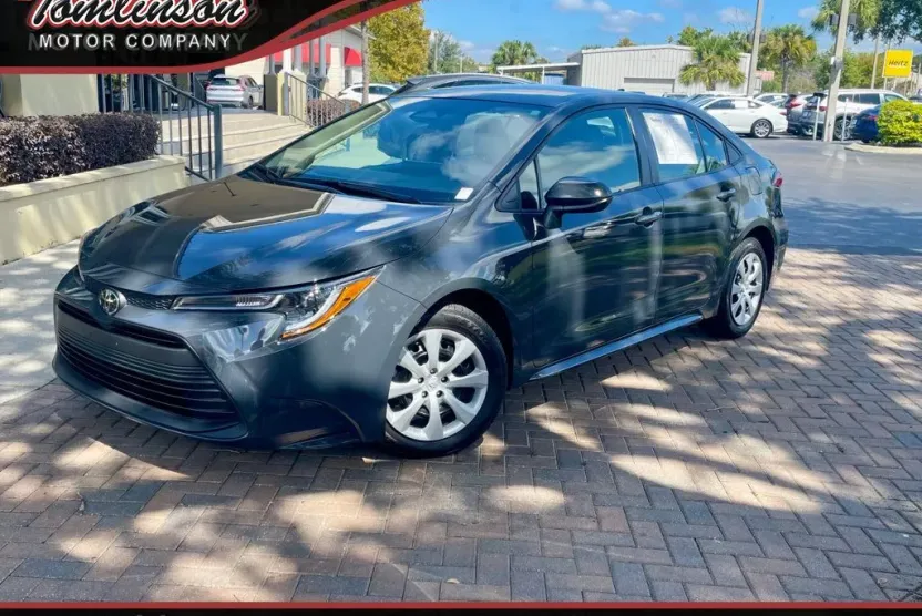 2024 Toyota Corolla LE photo 1