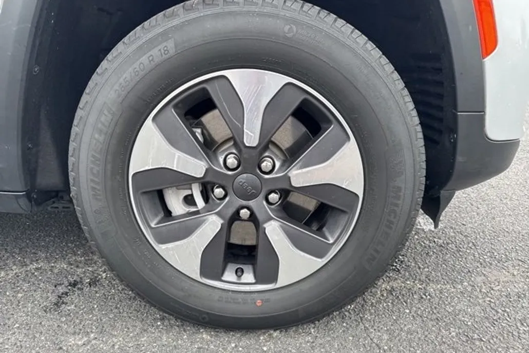 2022 Jeep Cherokee Limited 4xe photo 1