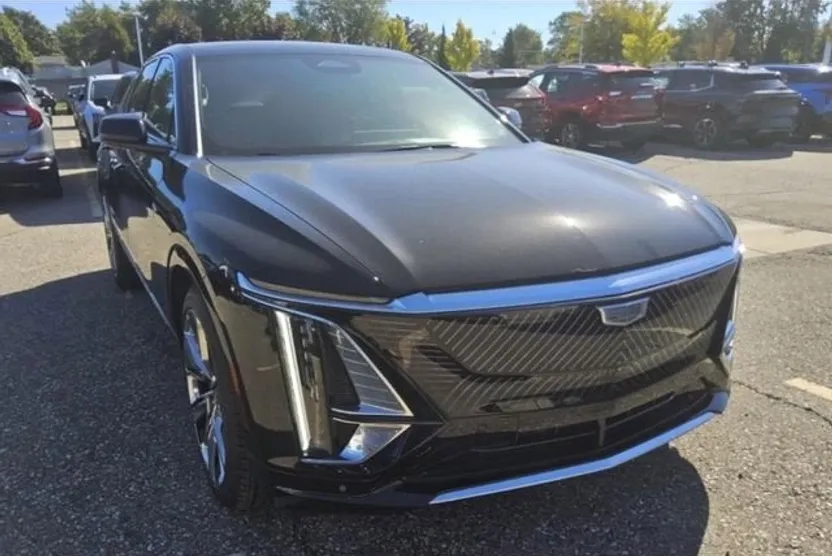 2024 Cadillac Lyriq Luxury photo 1
