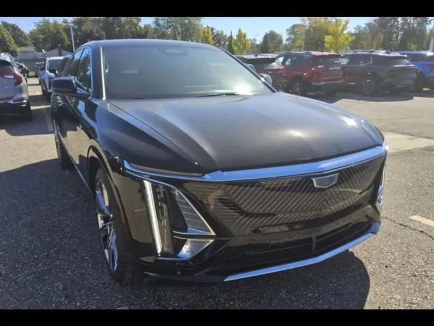 2024 Cadillac Lyriq Luxury photo 1