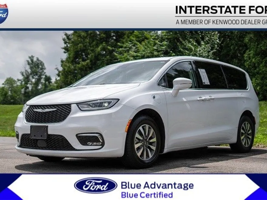 2022 Chrysler Pacifica Hybrid Touring L photo 1