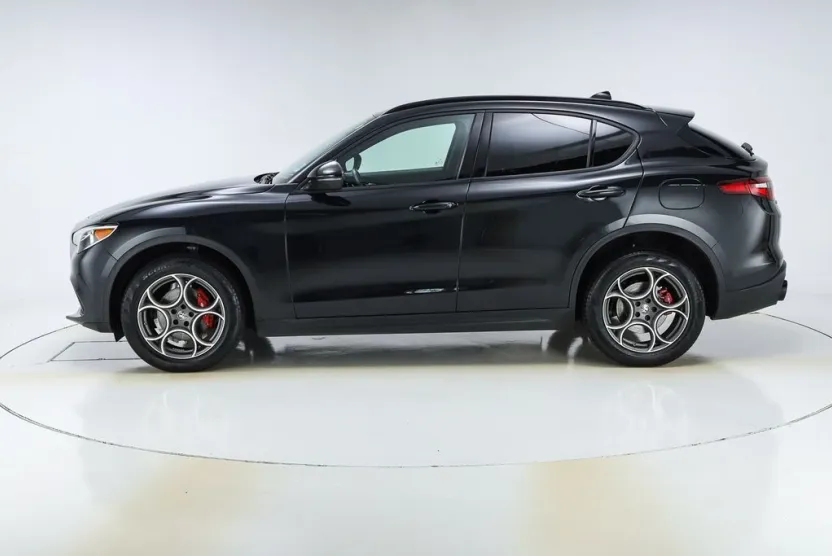 2023 Alfa Romeo Stelvio Sprint photo 1