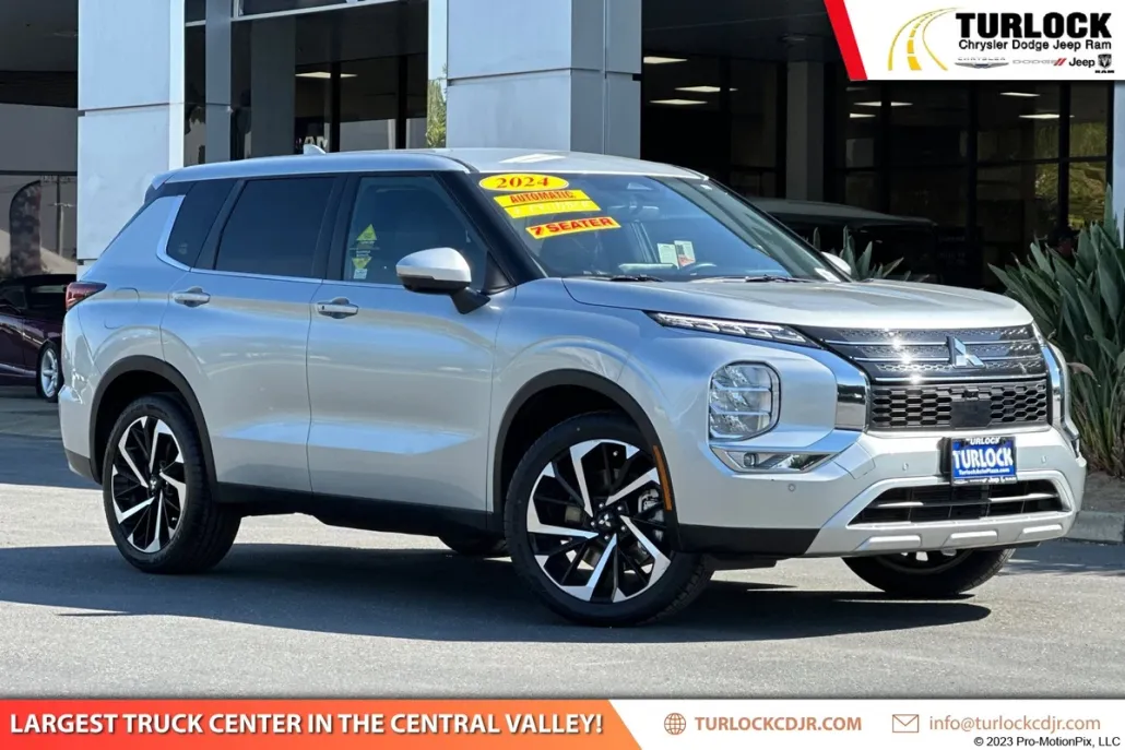 2024 Mitsubishi Outlander SE photo 1
