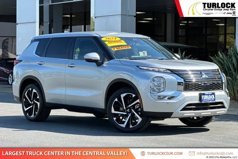 2024 Mitsubishi Outlander SE photo 1
