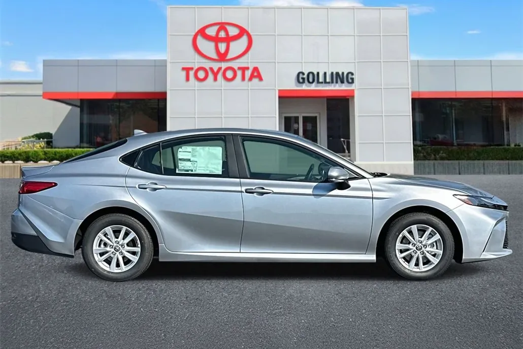 2026 Toyota Camry LE photo 1