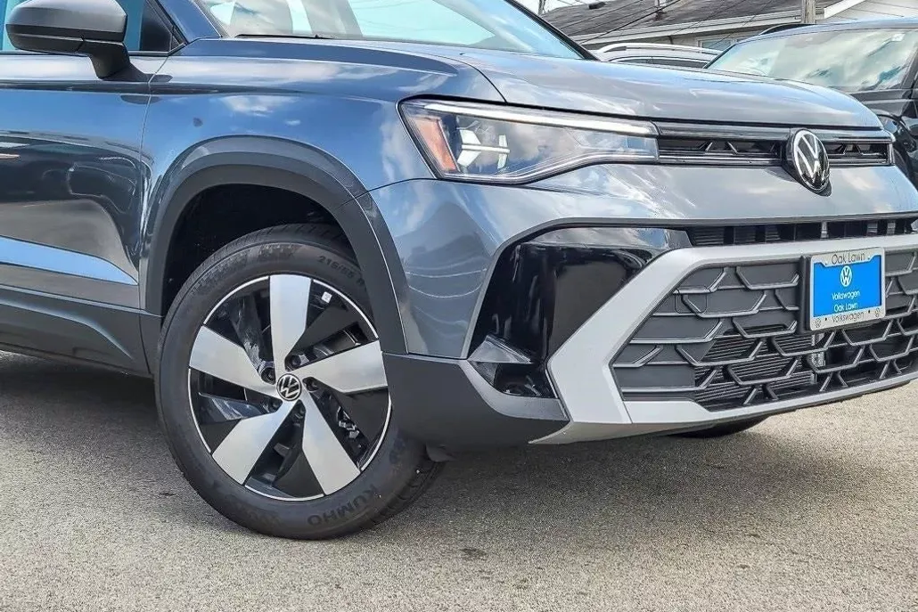 2025 Volkswagen Taos S photo 1