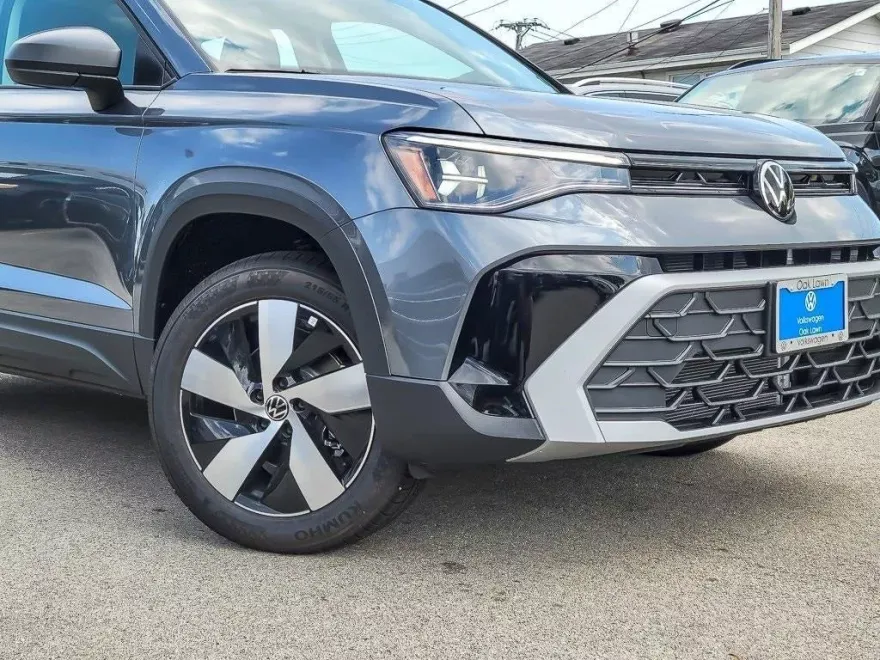 2025 Volkswagen Taos S photo 1