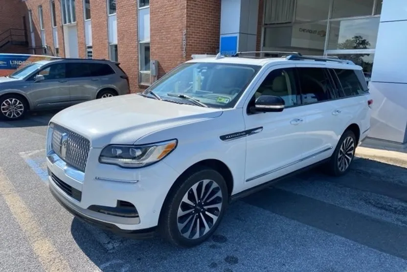 2022 Lincoln Navigator L Reserve photo 1