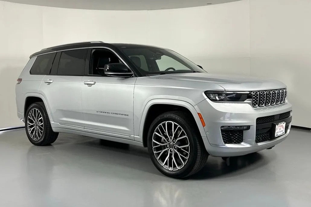 2021 Jeep Grand Cherokee L Summit photo 1