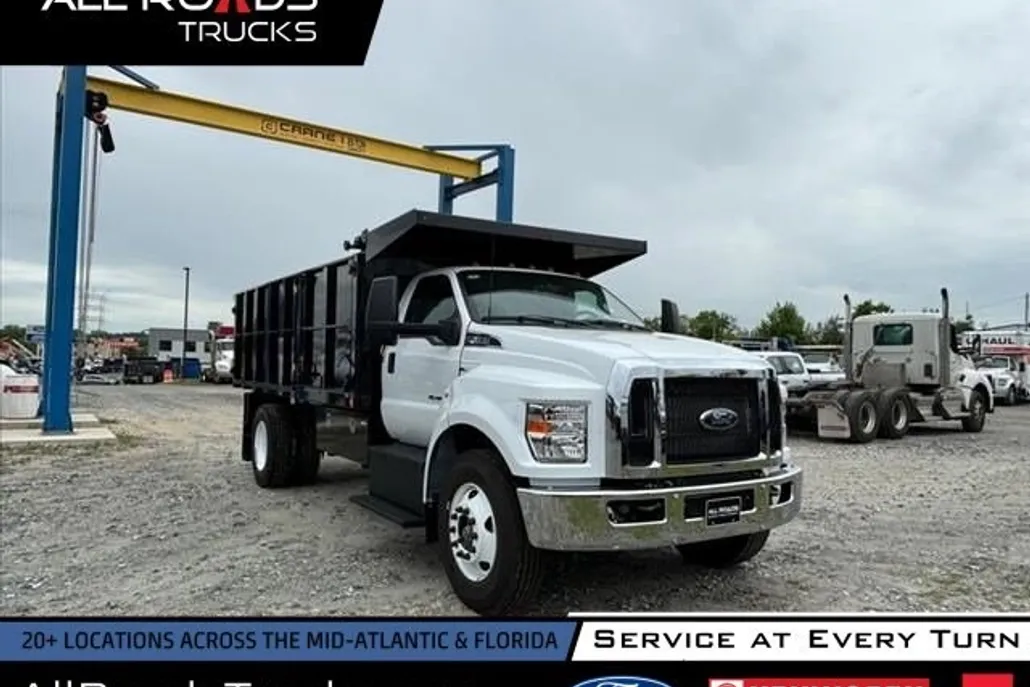 2025 Ford F-650 Base photo 1