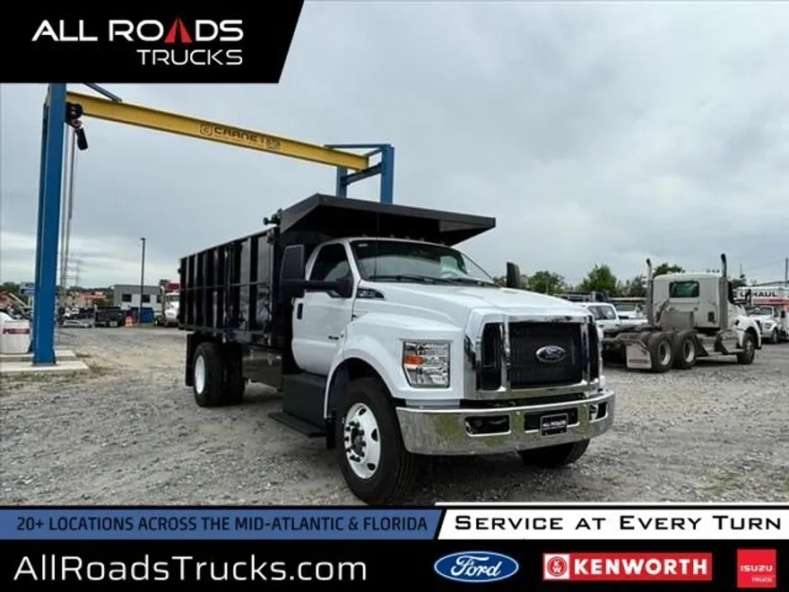 2025 Ford F-650 Base photo 1
