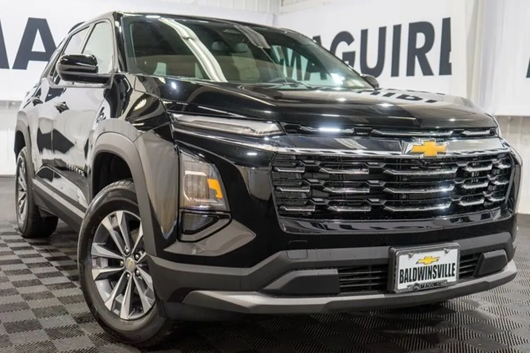 2026 Chevrolet Equinox LT photo 1