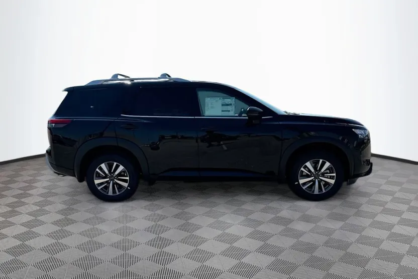 2025 Nissan Pathfinder SL photo 1