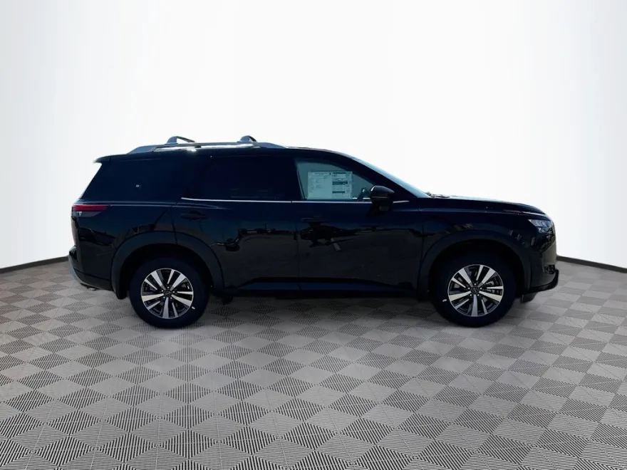 2025 Nissan Pathfinder SL photo 1