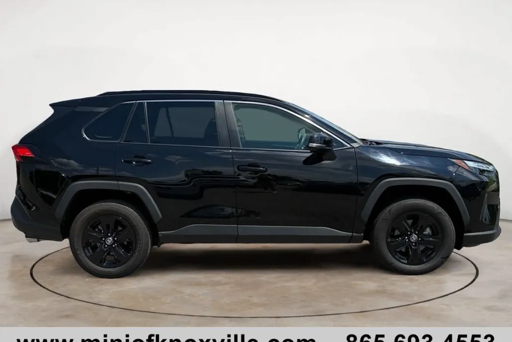2023 Toyota RAV4 XLE photo 1