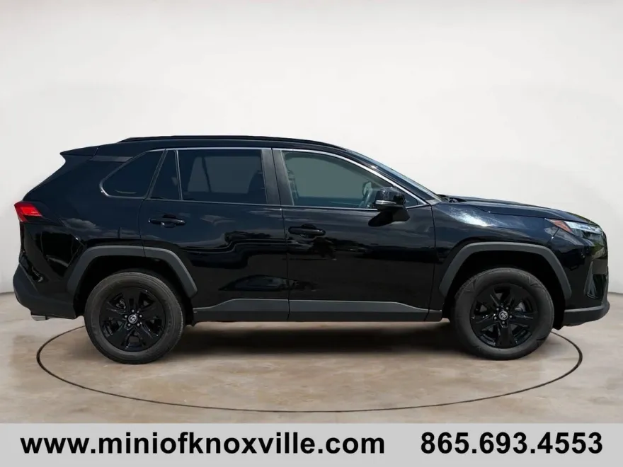 2023 Toyota RAV4 XLE photo 1