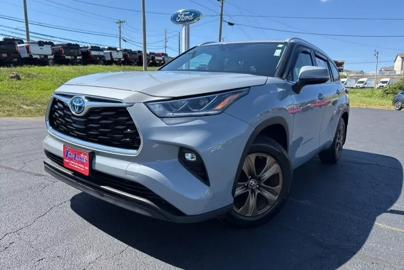 2022 Toyota Highlander Hybrid XLE Bronze Edition photo 1