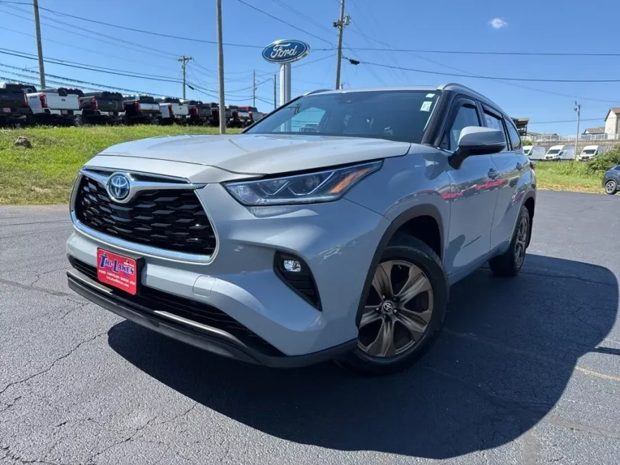 2022 Toyota Highlander Hybrid XLE Bronze Edition photo 1