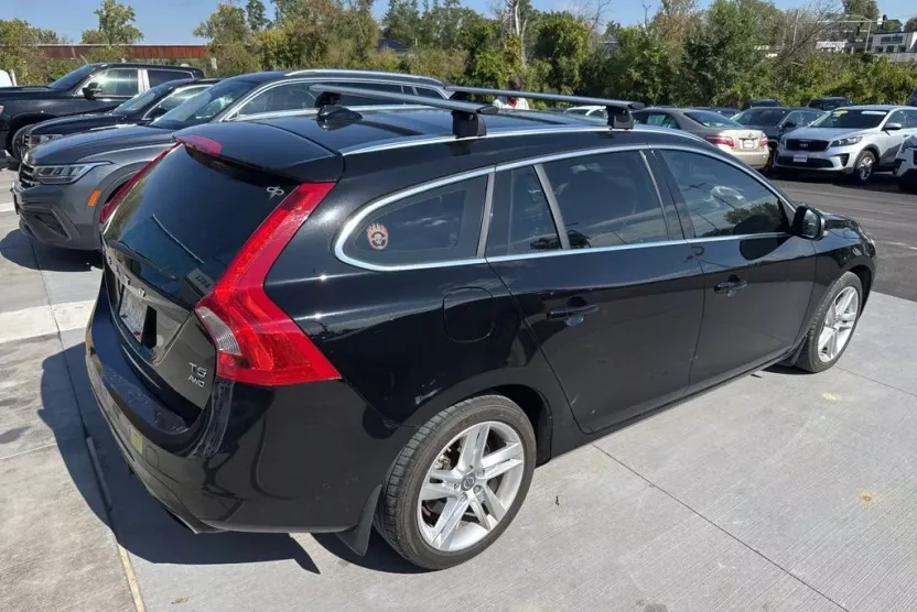 2015 Volvo V60 T5 Premier photo 1