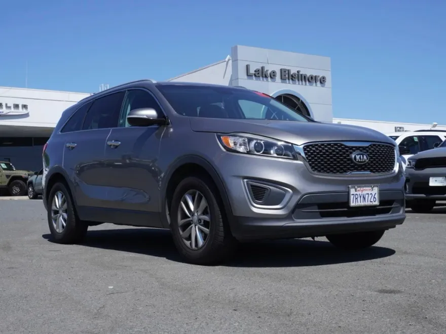 2016 Kia Sorento LX photo 1
