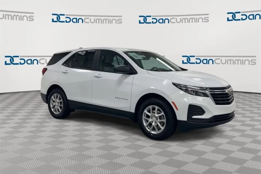 2023 Chevrolet Equinox LS photo 1