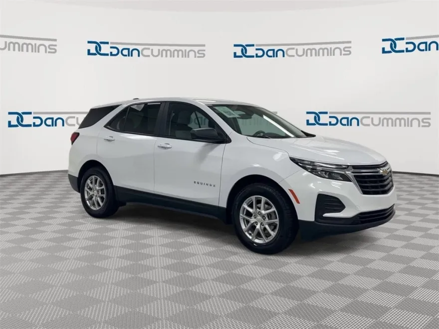 2023 Chevrolet Equinox LS photo 1