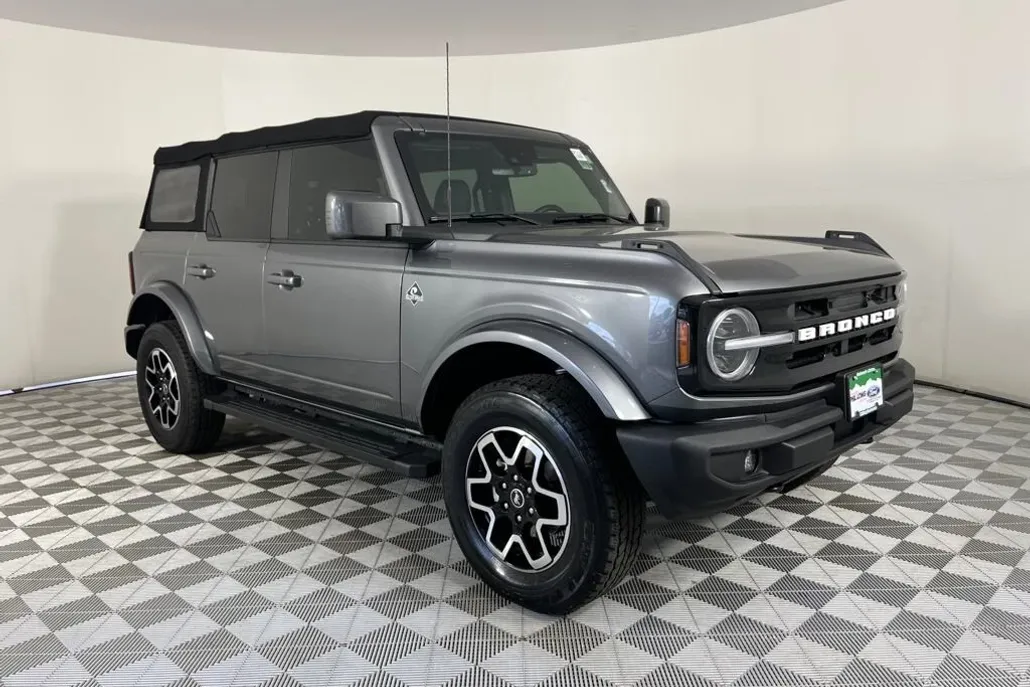 2022 Ford Bronco Outer Banks photo 1
