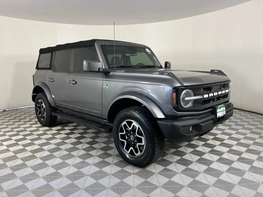 2022 Ford Bronco Outer Banks photo 1