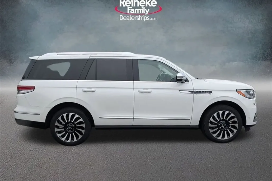 2022 Lincoln Navigator Black Label photo 1