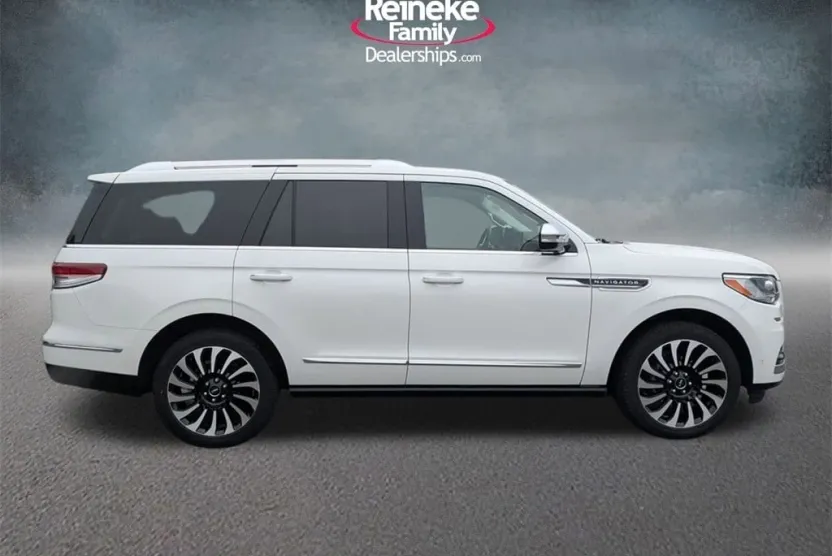 2022 Lincoln Navigator Black Label photo 1