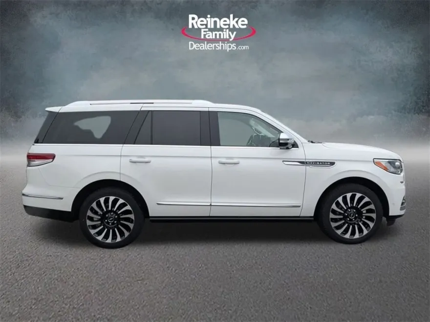 2022 Lincoln Navigator Black Label photo 1