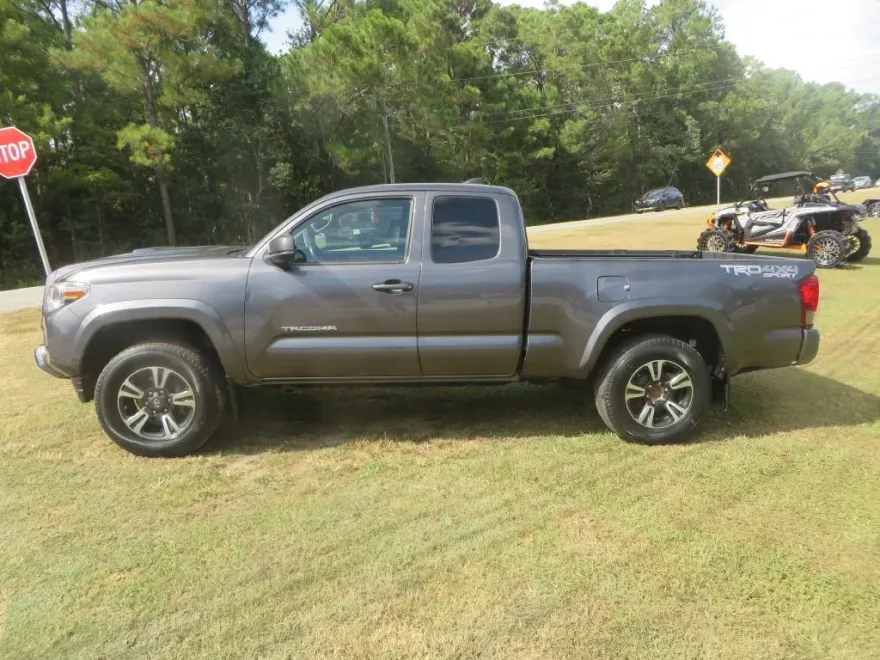 2016 Toyota Tacoma Access Cab photo 1