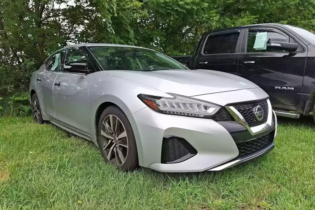 2019 Nissan Maxima SV photo 1