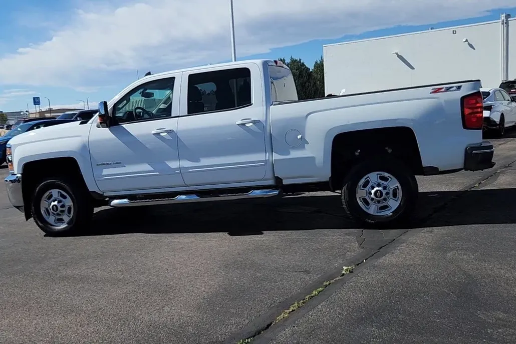 2017 Chevrolet Silverado 2500HD LT photo 1