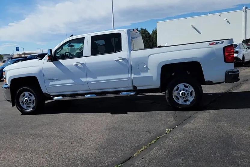2017 Chevrolet Silverado 2500HD LT photo 1