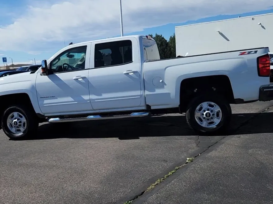 2017 Chevrolet Silverado 2500HD LT photo 1