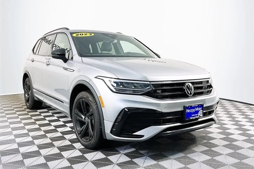 2023 Volkswagen Tiguan SE R-Line Black photo 1