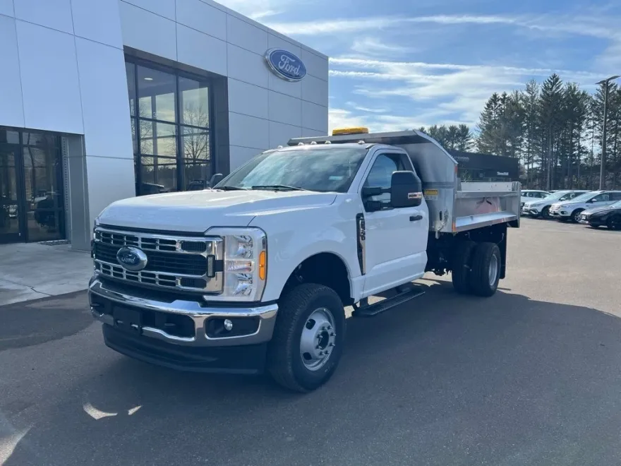 2023 Ford F-350 photo 1