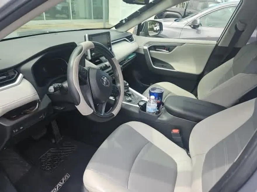 2019 Toyota RAV4 Hybrid Limited photo 1