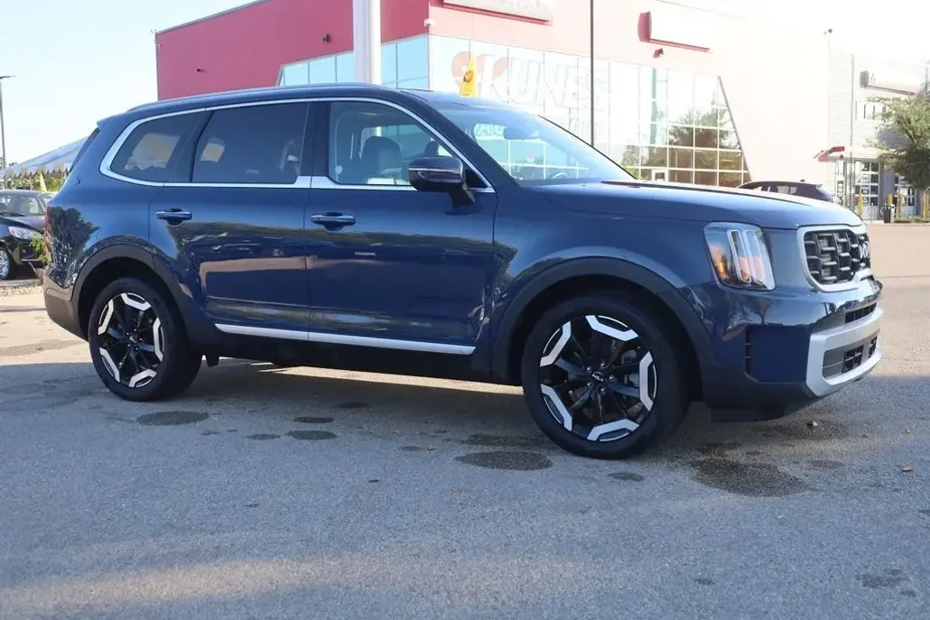 2025 Kia Telluride S photo 1