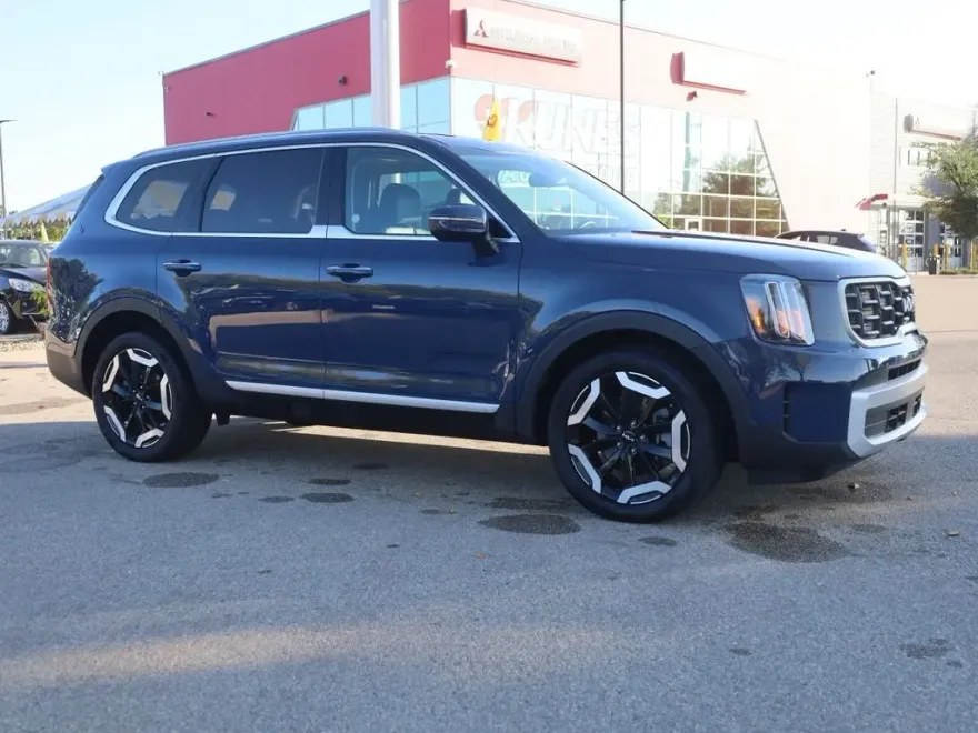 2025 Kia Telluride S photo 1