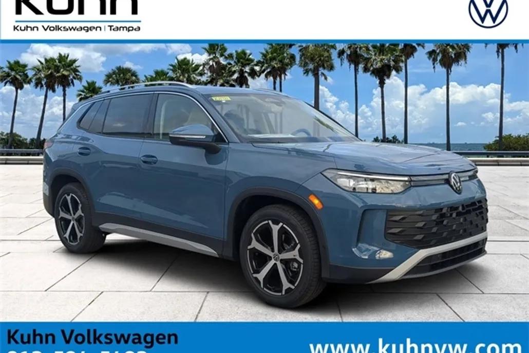 2025 Volkswagen Tiguan SE photo 1