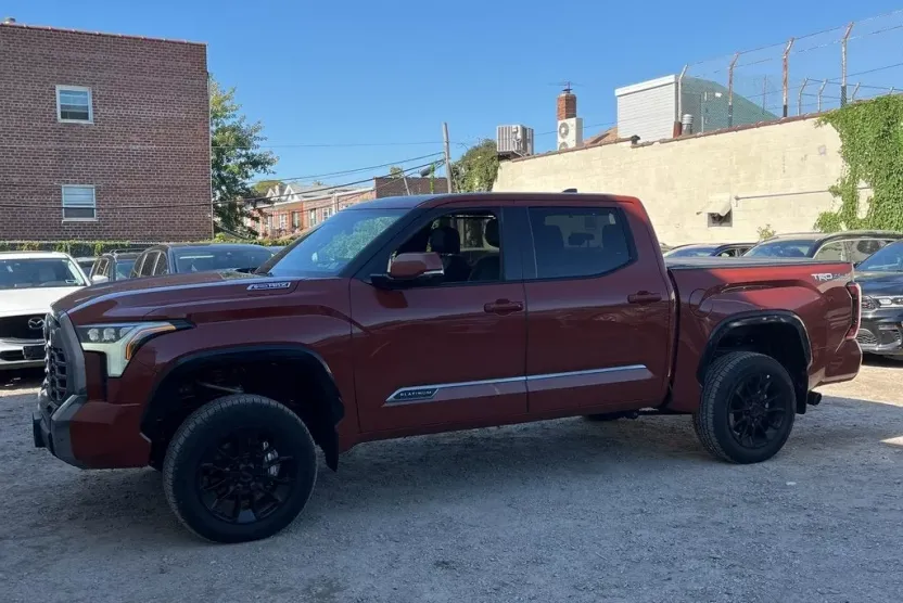 2025 Toyota Tundra Platinum photo 1