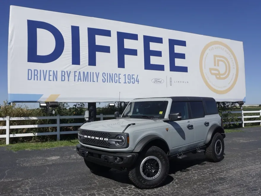 2023 Ford Bronco Badlands photo 1