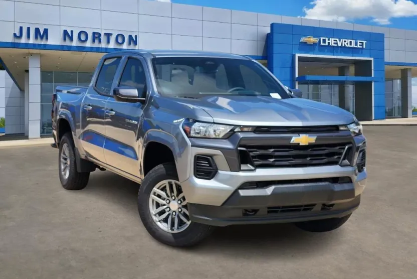 2025 Chevrolet Colorado Work Truck LT photo 1